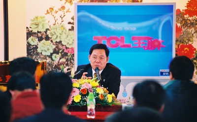 楊峰主席介紹華策集團(tuán)的發(fā)展和企業(yè)管理經(jīng)驗